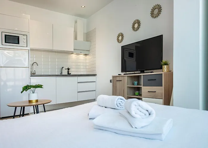 Estudio En Con Piscina 아파트 *