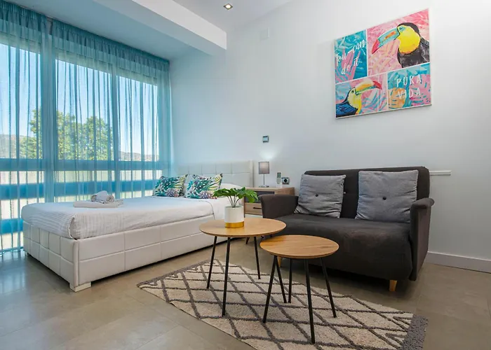 Estudio En Con Piscina * Τορρεμολίνος