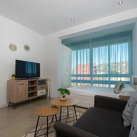 Estudio En Con Piscina